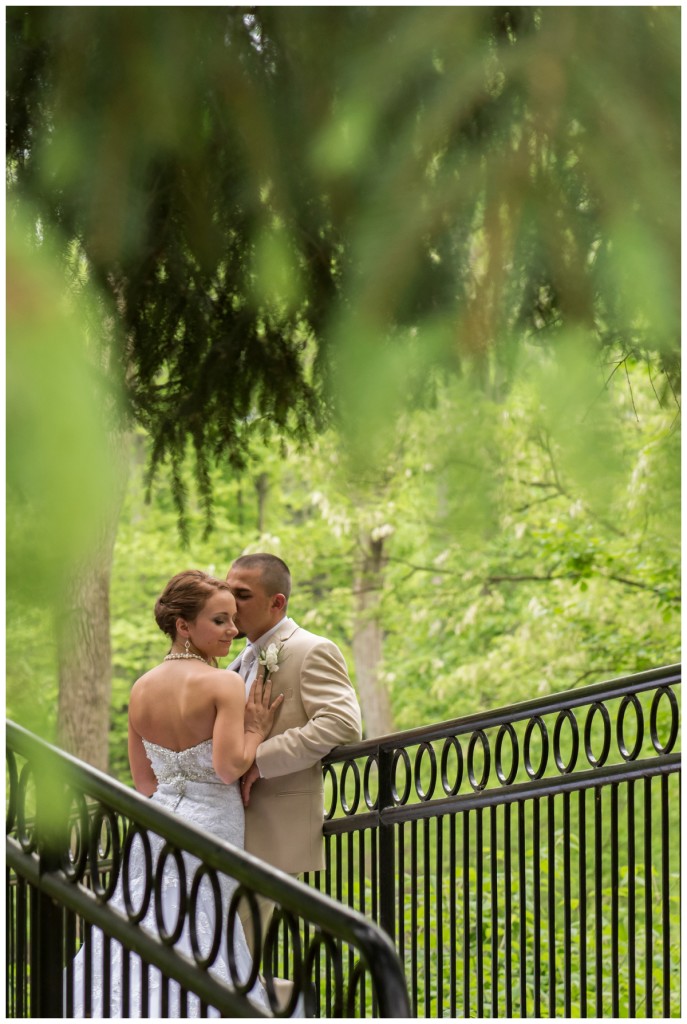 Pittsburgh Wedding Photographer - Doubletree Wedding Moon Township - Spring wedding in Pittsburgh (27)